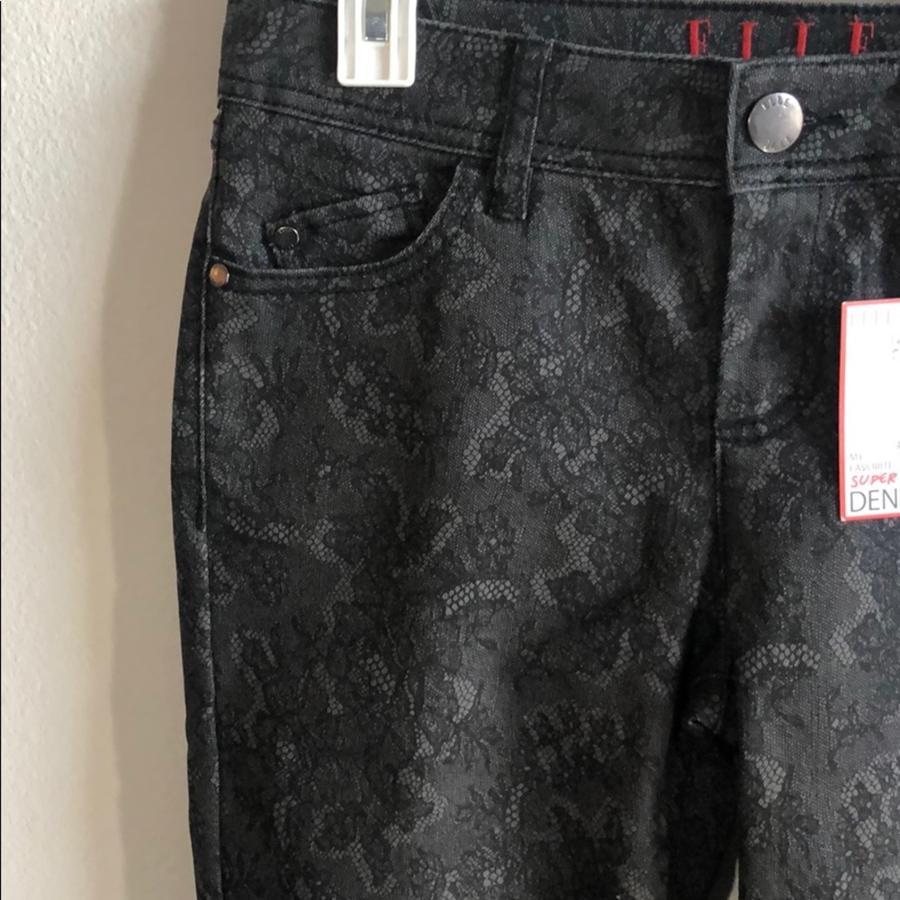 💗HP💗Elle Black Lace Skinny Jean